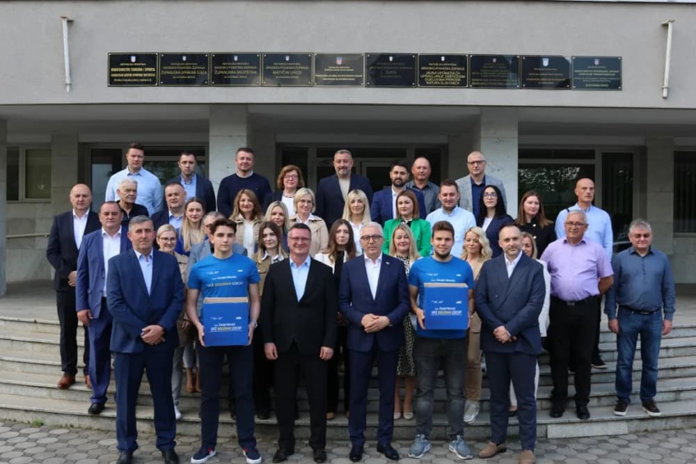 ʼNacionalna snaga – lokalna vizijaʼ: Kandidature i kandidacijske liste predali članovi brodsko-posavskog HDZ-a
