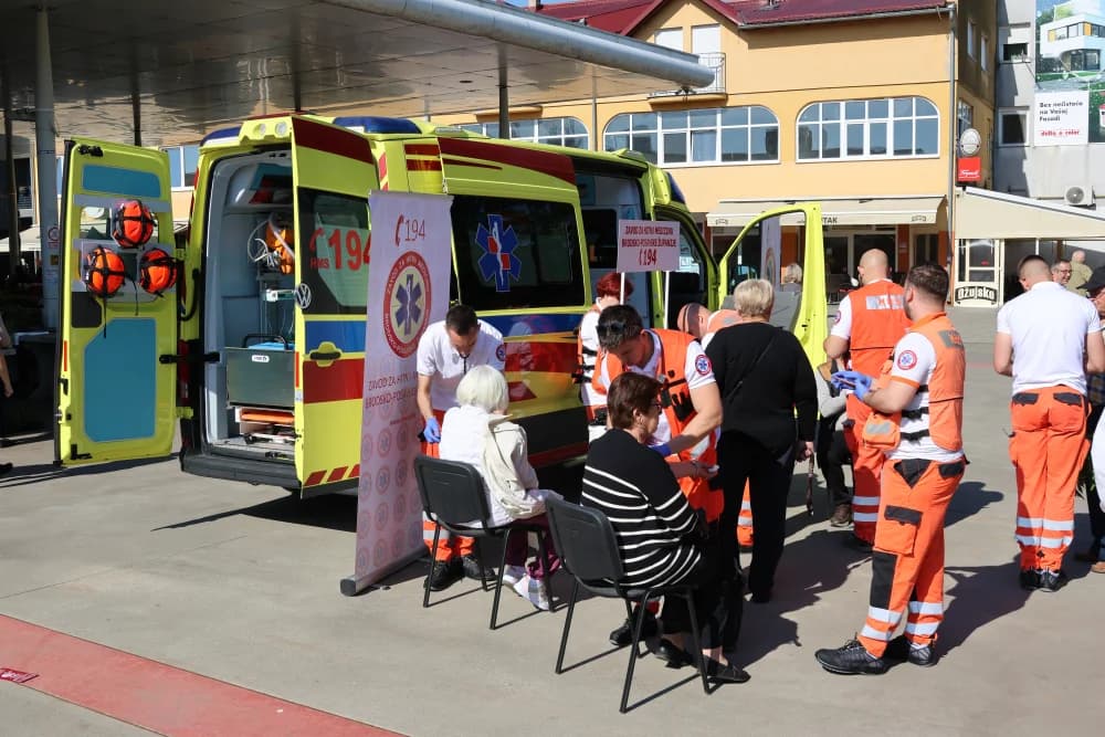 Uspješno provedena javnozdravstvena akcija na prostoru Gradske tržnice u Sl. Bordu u sklopu obilježavanja Nacionalnog dana hitne medicinske službe