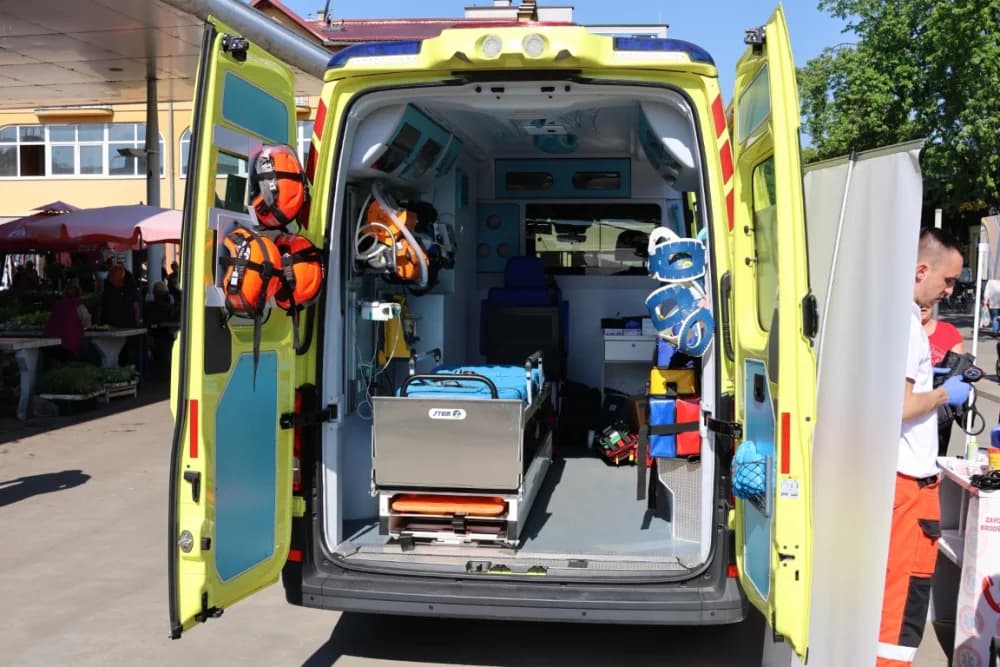 Uspješno provedena javnozdravstvena akcija na prostoru Gradske tržnice u Sl. Bordu u sklopu obilježavanja Nacionalnog dana hitne medicinske službe