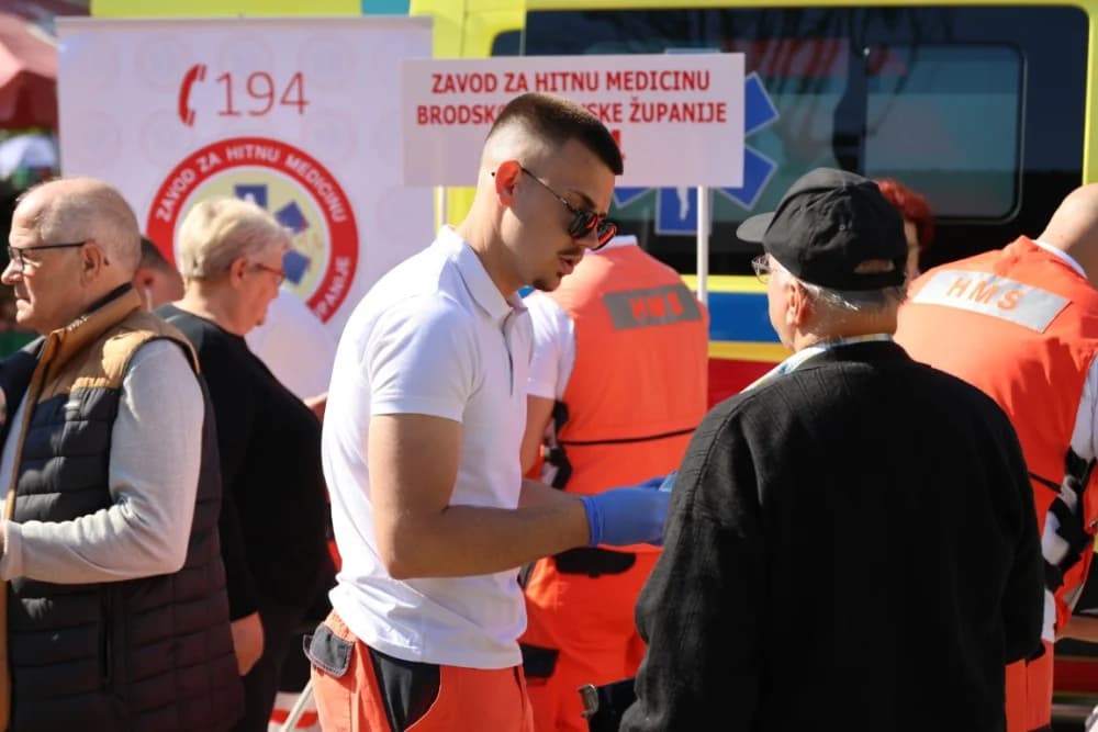 Uspješno provedena javnozdravstvena akcija na prostoru Gradske tržnice u Sl. Bordu u sklopu obilježavanja Nacionalnog dana hitne medicinske službe