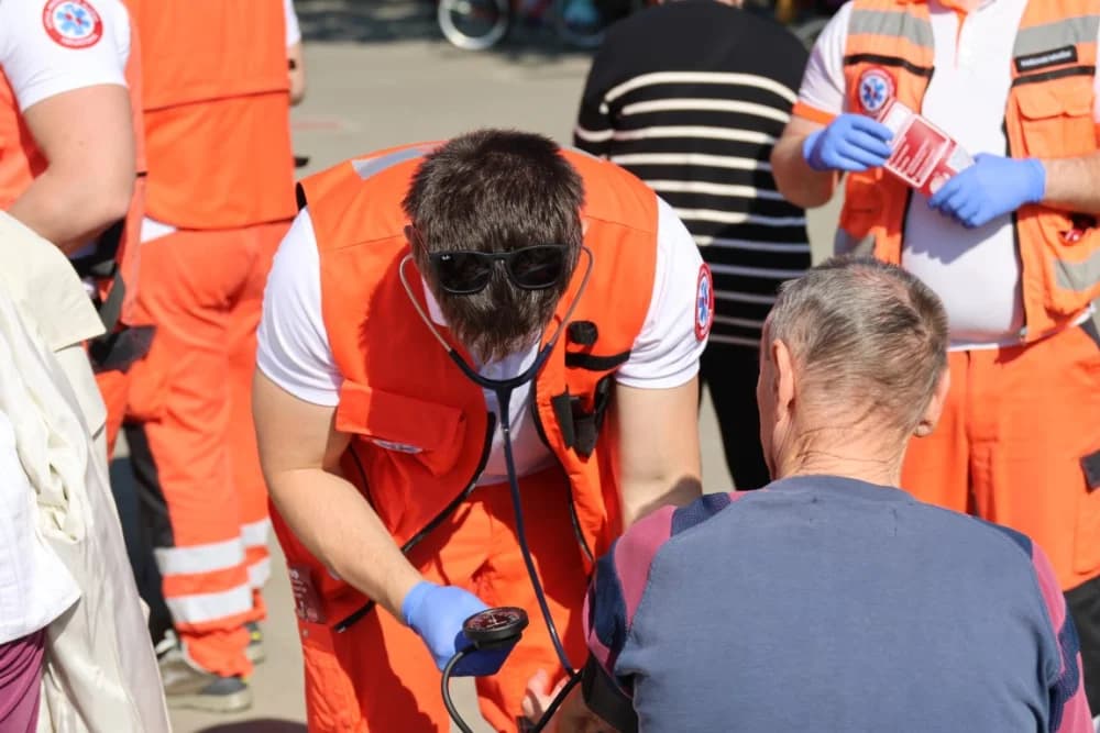 Uspješno provedena javnozdravstvena akcija na prostoru Gradske tržnice u Sl. Bordu u sklopu obilježavanja Nacionalnog dana hitne medicinske službe