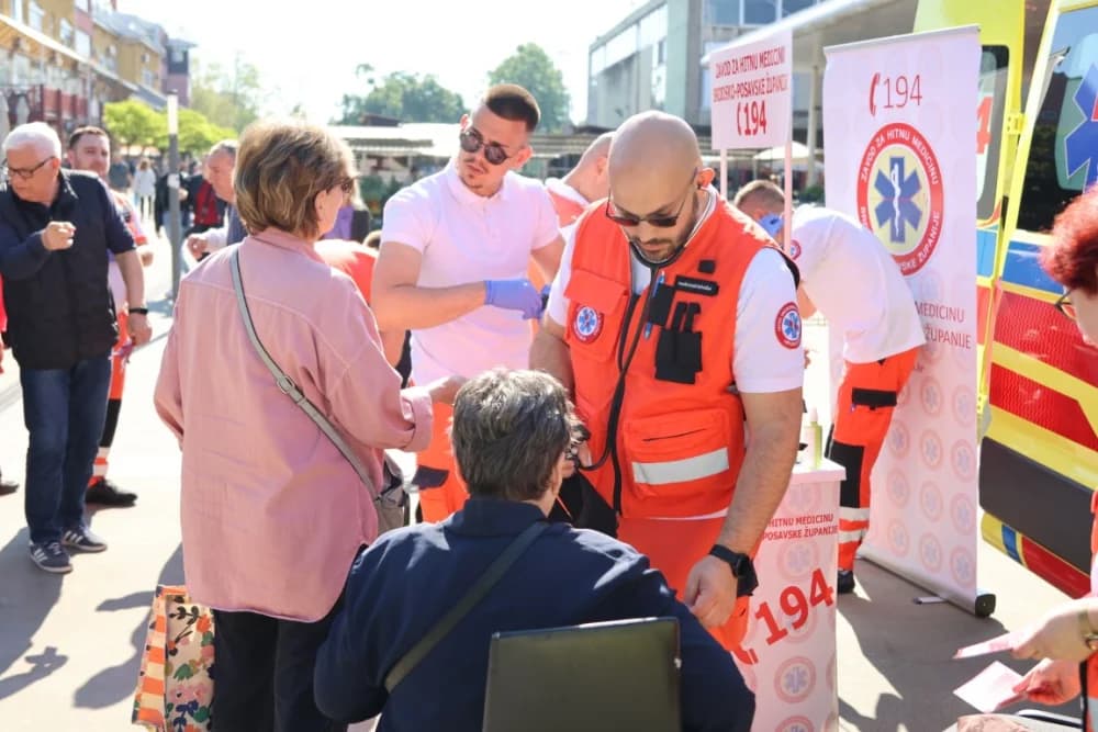 Uspješno provedena javnozdravstvena akcija na prostoru Gradske tržnice u Sl. Bordu u sklopu obilježavanja Nacionalnog dana hitne medicinske službe
