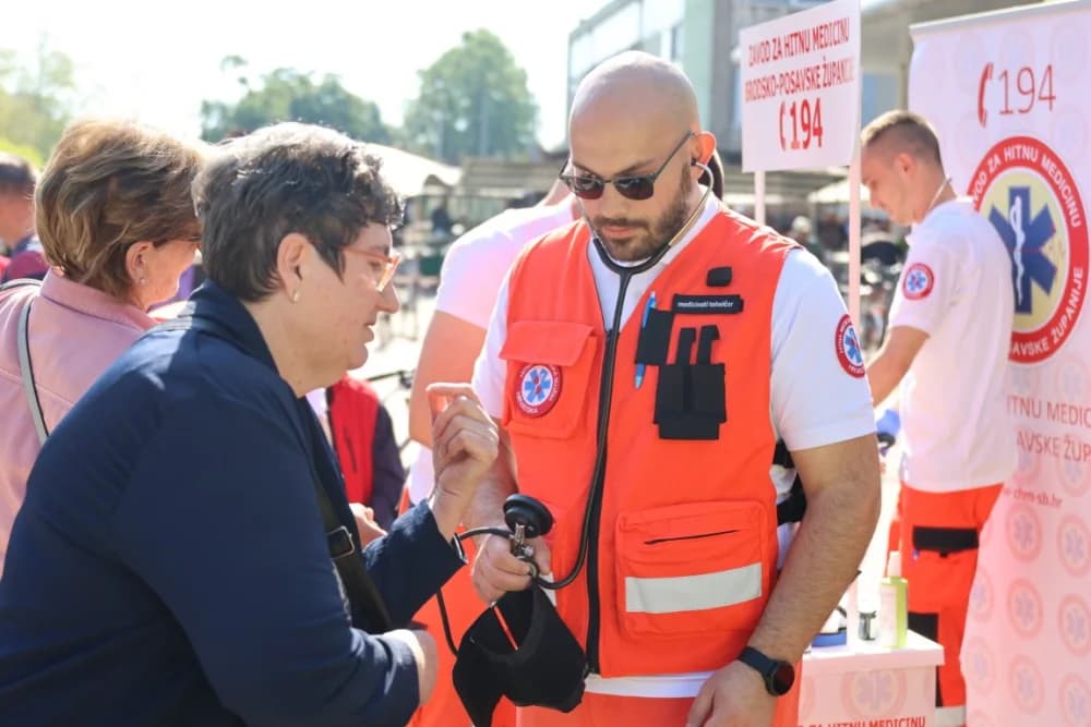 Uspješno provedena javnozdravstvena akcija na prostoru Gradske tržnice u Sl. Bordu u sklopu obilježavanja Nacionalnog dana hitne medicinske službe