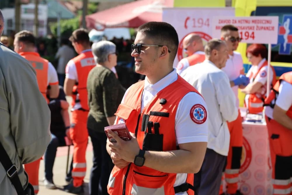 Uspješno provedena javnozdravstvena akcija na prostoru Gradske tržnice u Sl. Bordu u sklopu obilježavanja Nacionalnog dana hitne medicinske službe