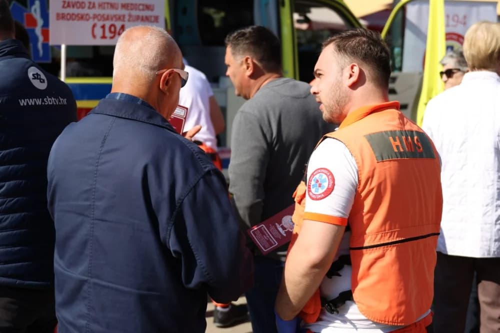 Uspješno provedena javnozdravstvena akcija na prostoru Gradske tržnice u Sl. Bordu u sklopu obilježavanja Nacionalnog dana hitne medicinske službe