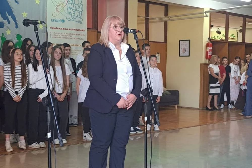 Učenicima i nastavnicima osnovne škole u Bebrini stigao najljepši dar za njihov dan