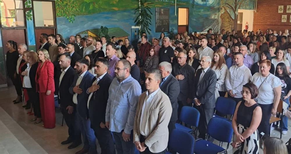 Učenicima i nastavnicima osnovne škole u Bebrini stigao najljepši dar za njihov dan