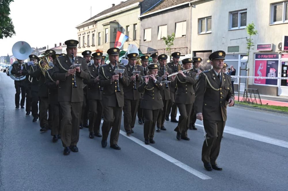 Brodsko-posavski čelnici na obilježavanju 30. obljetnice Vojno-redarstvene operacije ʼBljesakʼ u Okučanima
