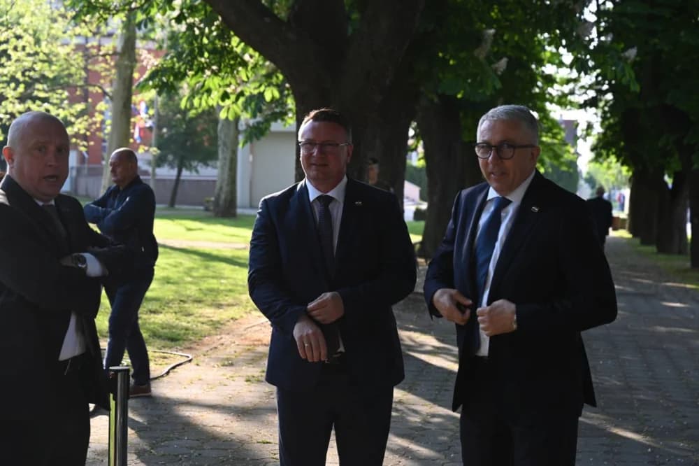 Brodsko-posavski čelnici na obilježavanju 30. obljetnice Vojno-redarstvene operacije ʼBljesakʼ u Okučanima