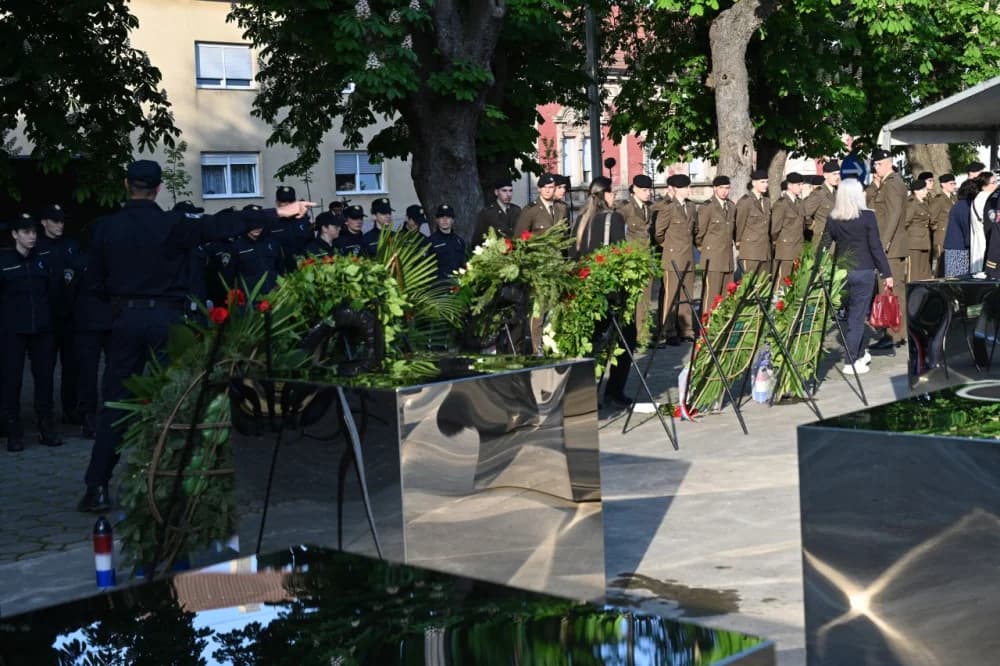 Brodsko-posavski čelnici na obilježavanju 30. obljetnice Vojno-redarstvene operacije ʼBljesakʼ u Okučanima