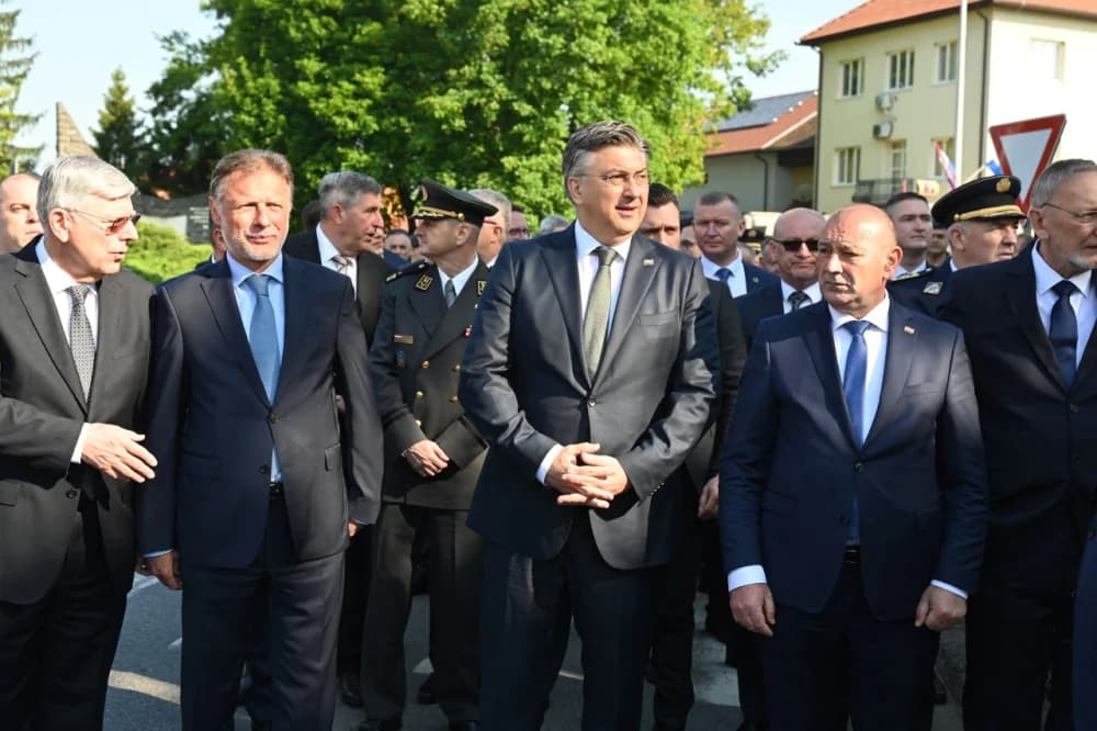 Brodsko-posavski čelnici na obilježavanju 30. obljetnice Vojno-redarstvene operacije ʼBljesakʼ u Okučanima
