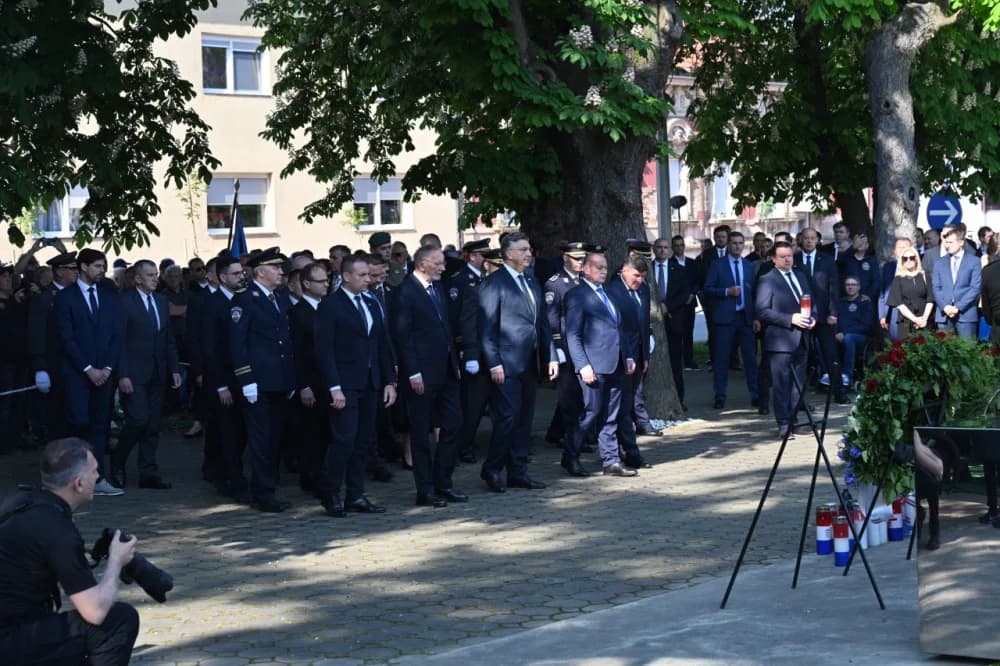 Brodsko-posavski čelnici na obilježavanju 30. obljetnice Vojno-redarstvene operacije ʼBljesakʼ u Okučanima
