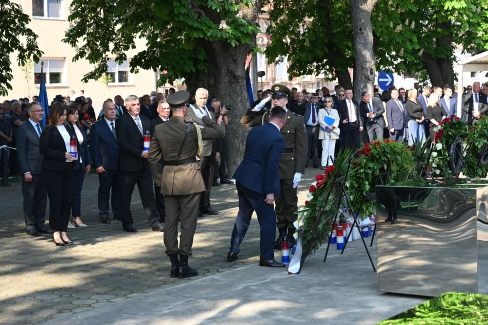 Brodsko-posavski čelnici na obilježavanju 30. obljetnice Vojno-redarstvene operacije ʼBljesakʼ u Okučanima