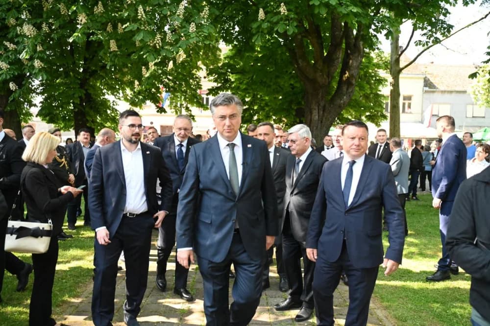 Brodsko-posavski čelnici na obilježavanju 30. obljetnice Vojno-redarstvene operacije ʼBljesakʼ u Okučanima