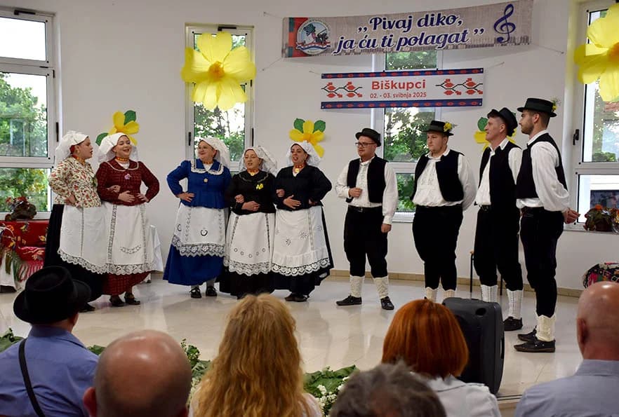 KUD-ovci iz Donjih Andrijevaca bili posebni gosti u susjednoj županiji na smotri „Pivaj diko ja ću ti polagat“