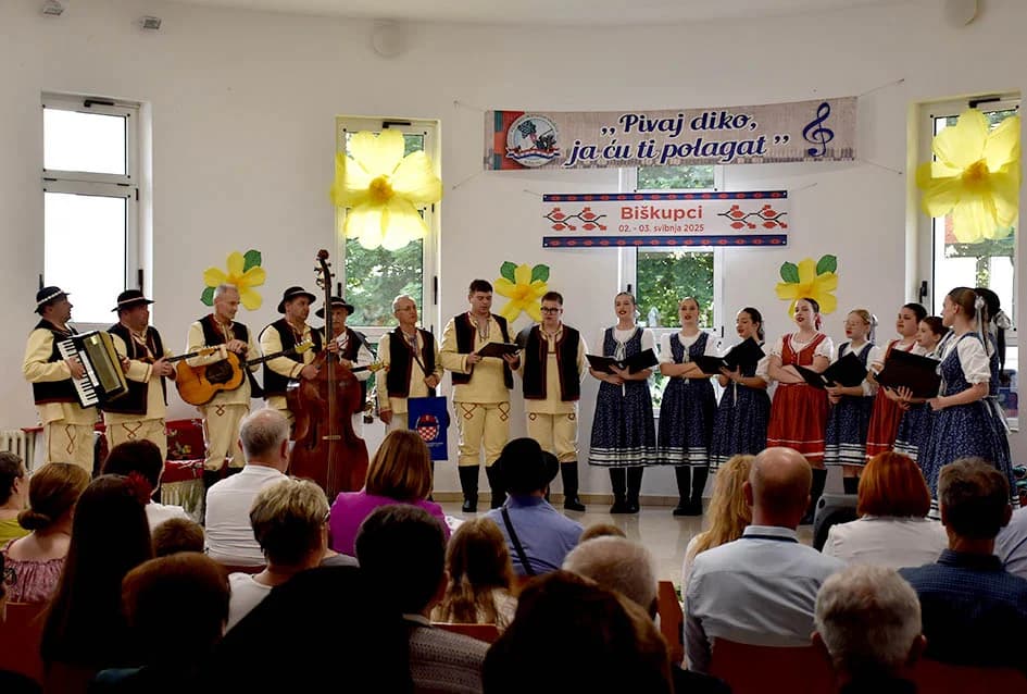 KUD-ovci iz Donjih Andrijevaca bili posebni gosti u susjednoj županiji na smotri „Pivaj diko ja ću ti polagat“