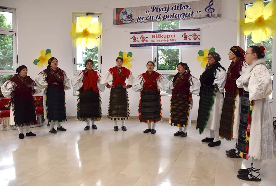 KUD-ovci iz Donjih Andrijevaca bili posebni gosti u susjednoj županiji na smotri „Pivaj diko ja ću ti polagat“