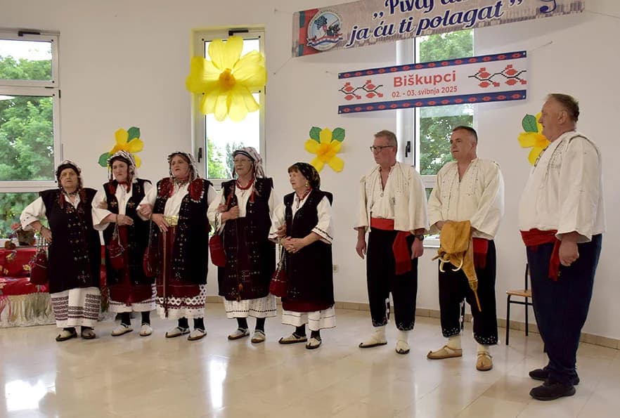 KUD-ovci iz Donjih Andrijevaca bili posebni gosti u susjednoj županiji na smotri „Pivaj diko ja ću ti polagat“