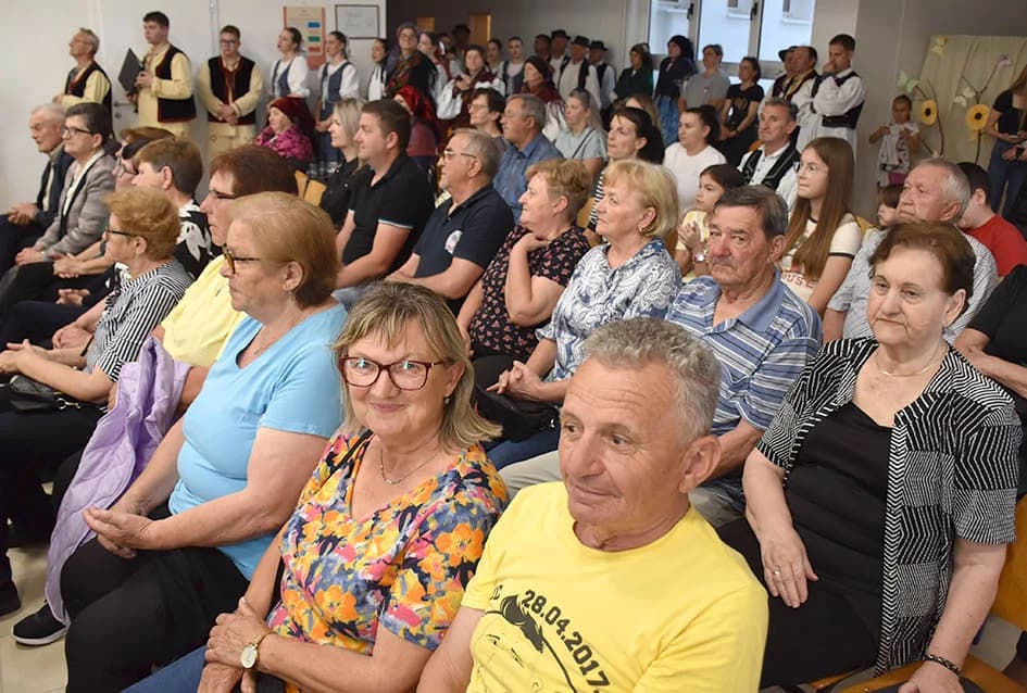KUD-ovci iz Donjih Andrijevaca bili posebni gosti u susjednoj županiji na smotri „Pivaj diko ja ću ti polagat“