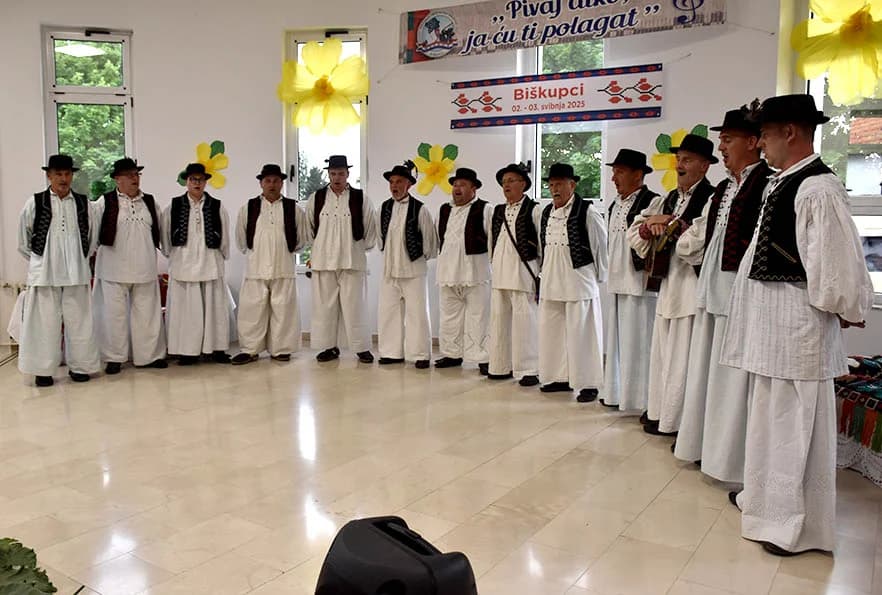 KUD-ovci iz Donjih Andrijevaca bili posebni gosti u susjednoj županiji na smotri „Pivaj diko ja ću ti polagat“