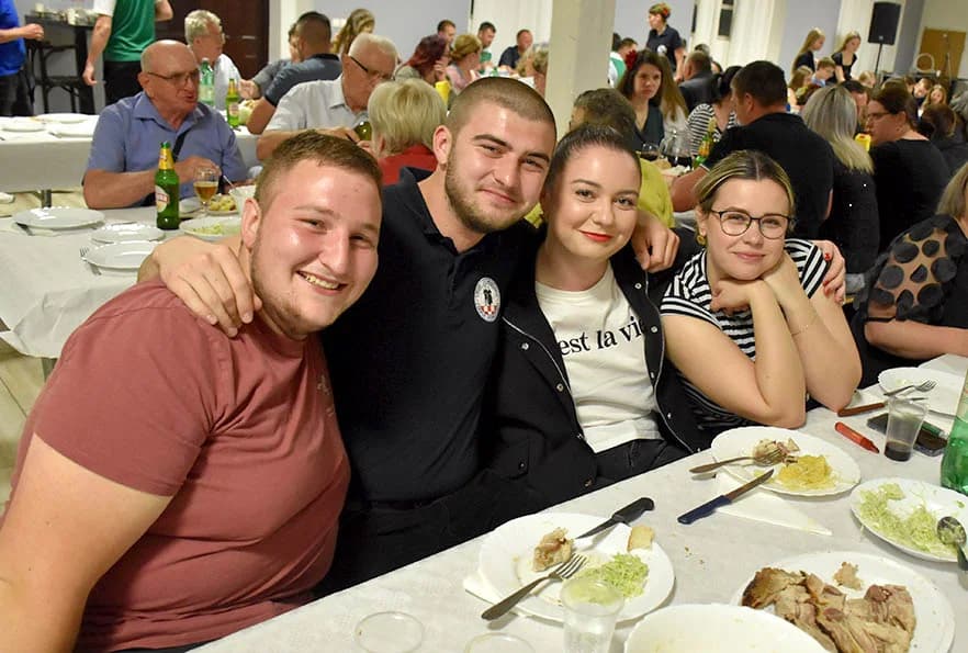 KUD-ovci iz Donjih Andrijevaca bili posebni gosti u susjednoj županiji na smotri „Pivaj diko ja ću ti polagat“