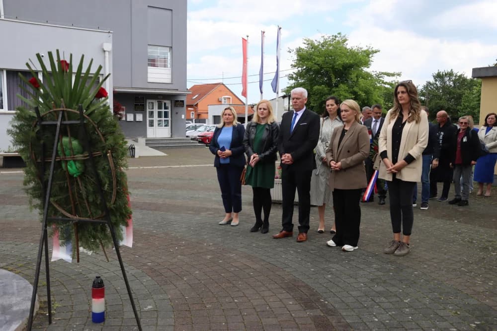 Polaganjem vijenaca započelo obilježavanje Dana općine Gornja Vrba