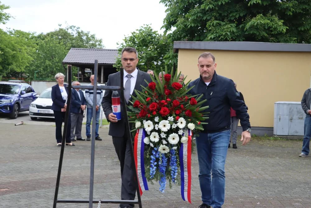 Polaganjem vijenaca započelo obilježavanje Dana općine Gornja Vrba