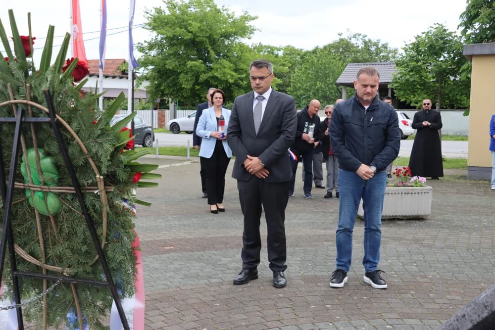 Polaganjem vijenaca započelo obilježavanje Dana općine Gornja Vrba