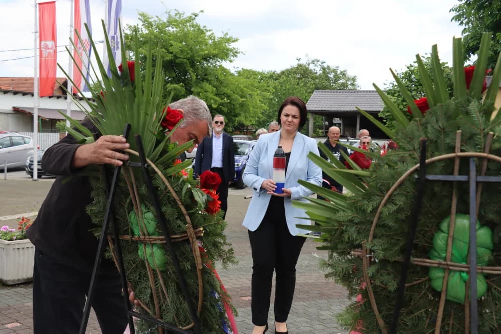Polaganjem vijenaca započelo obilježavanje Dana općine Gornja Vrba