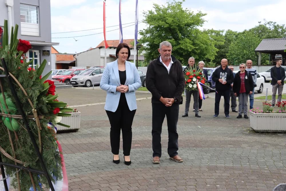 Polaganjem vijenaca započelo obilježavanje Dana općine Gornja Vrba