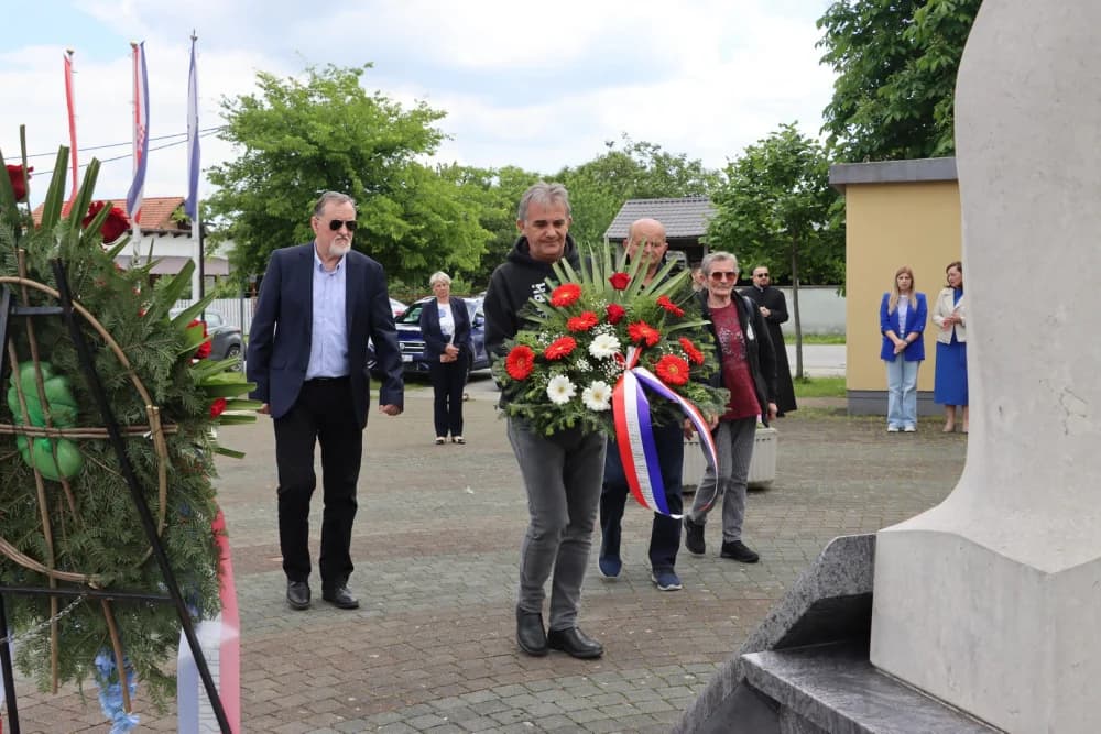 Polaganjem vijenaca započelo obilježavanje Dana općine Gornja Vrba