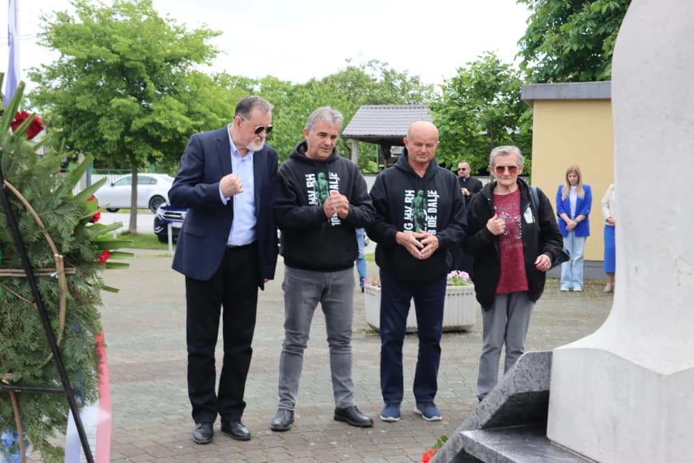 Polaganjem vijenaca započelo obilježavanje Dana općine Gornja Vrba