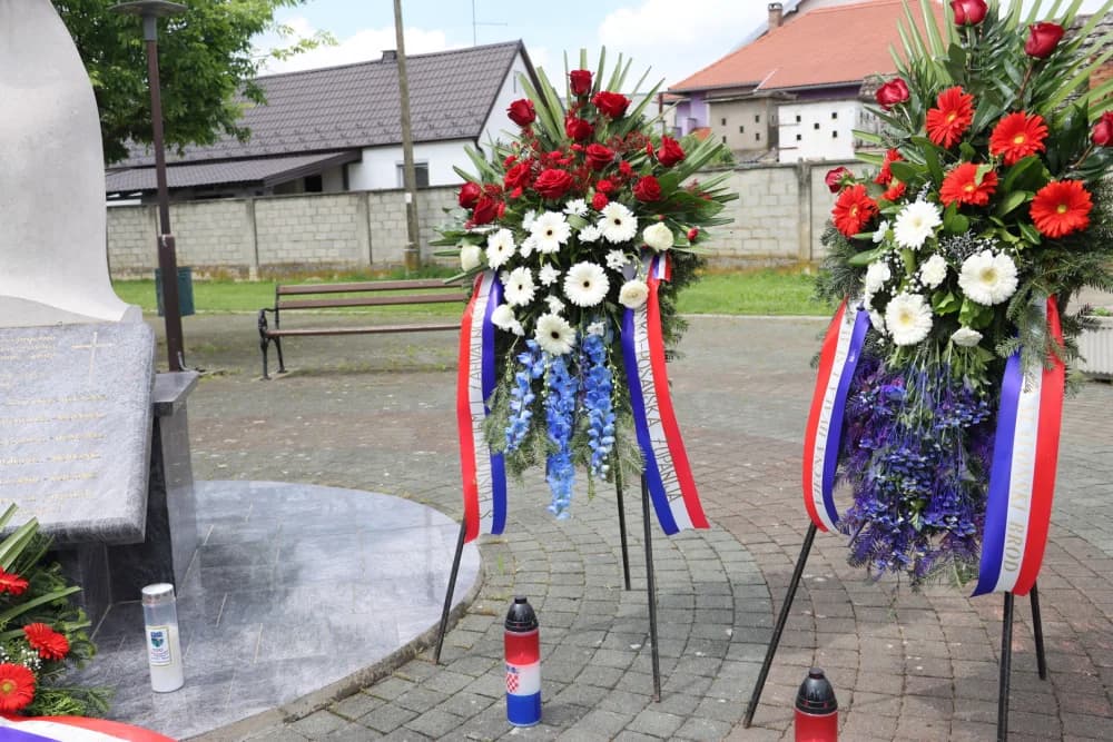 Polaganjem vijenaca započelo obilježavanje Dana općine Gornja Vrba