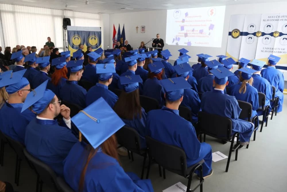 Velika svečanost: Promovirano 148 završnih studenata Sveučilišta u Slavonskom Brodu