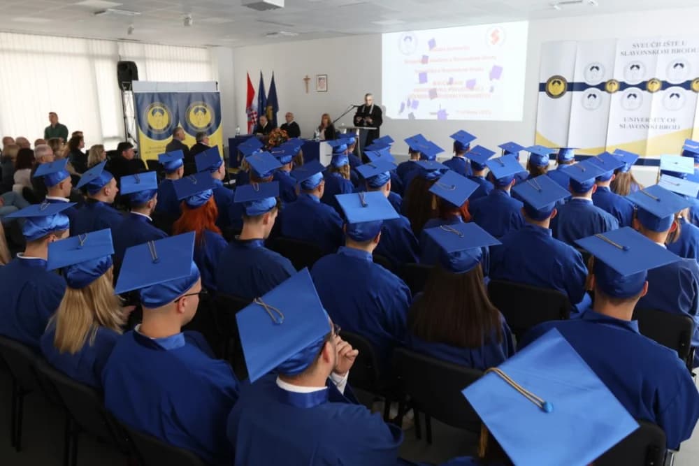 Velika svečanost: Promovirano 148 završnih studenata Sveučilišta u Slavonskom Brodu