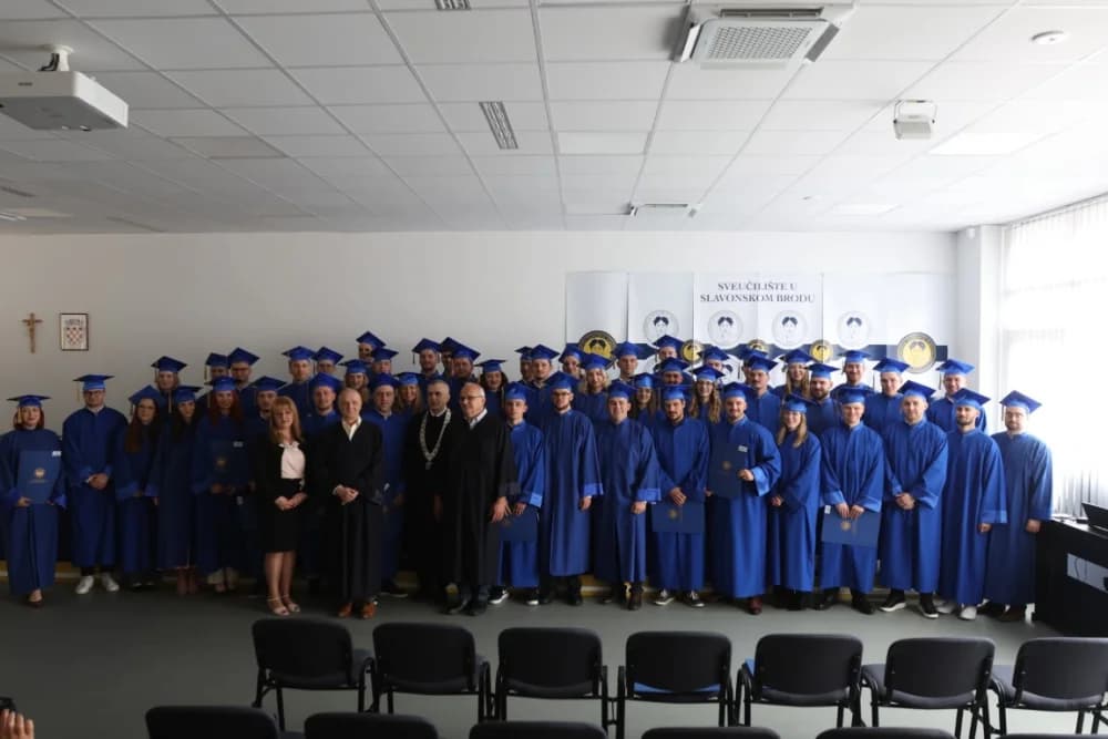 Velika svečanost: Promovirano 148 završnih studenata Sveučilišta u Slavonskom Brodu