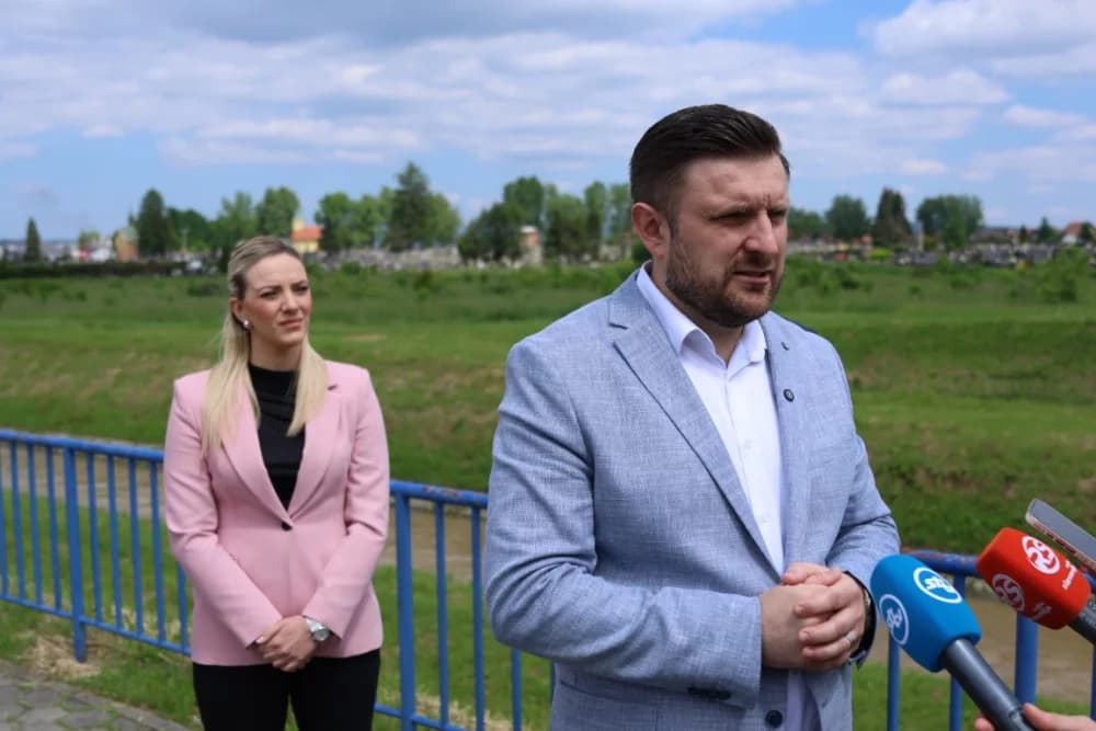 Tekić, Maduna, Delić iznijeli niz primjedbi sa konkretnim dokazima o nestručnosti Dusparine Gradske uprave: „Moramo promijeniti sve ono u čemu se Duspara ne snalazi već godinama“