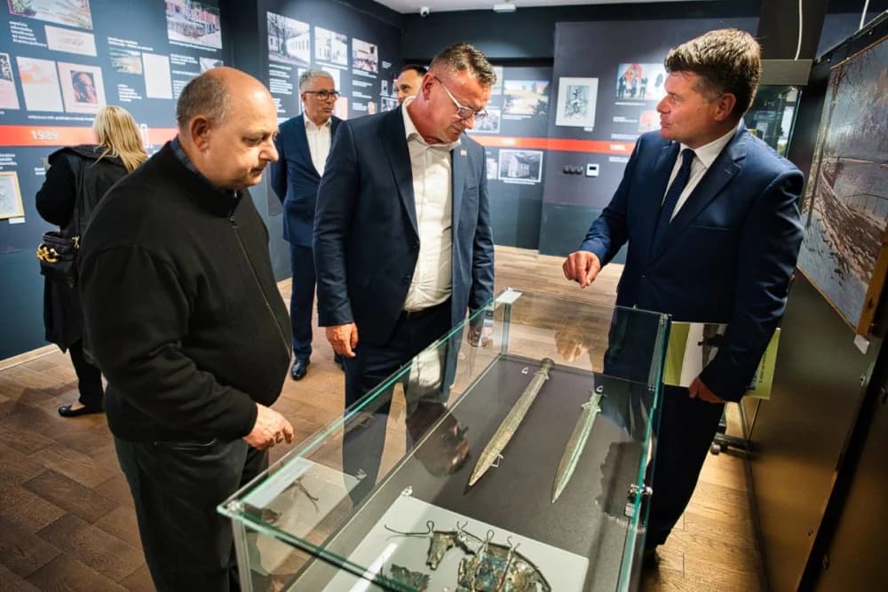 U Muzeju Brodskog Posavlja otvorena izložba ʼBljesakʼ