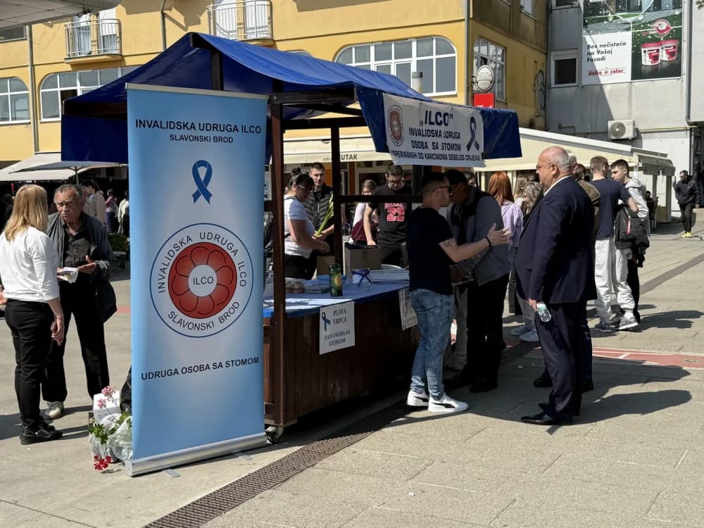Obilježen Dan plavog irisa na Gradskoj tržnici u Slavonskom Brodu