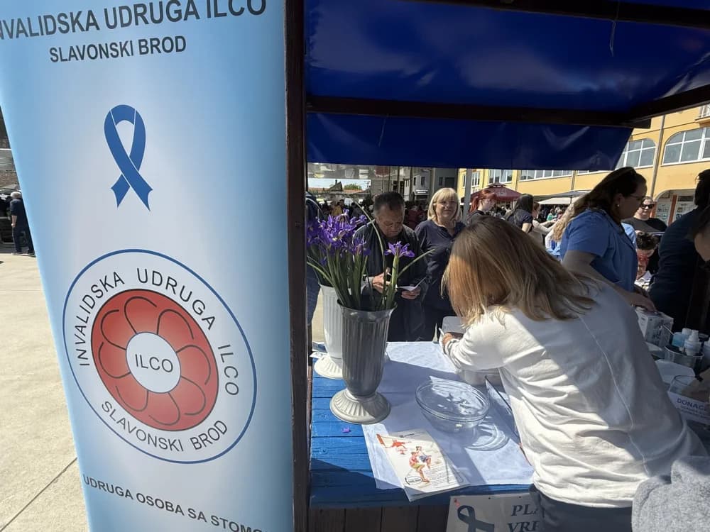 Obilježen Dan plavog irisa na Gradskoj tržnici u Slavonskom Brodu