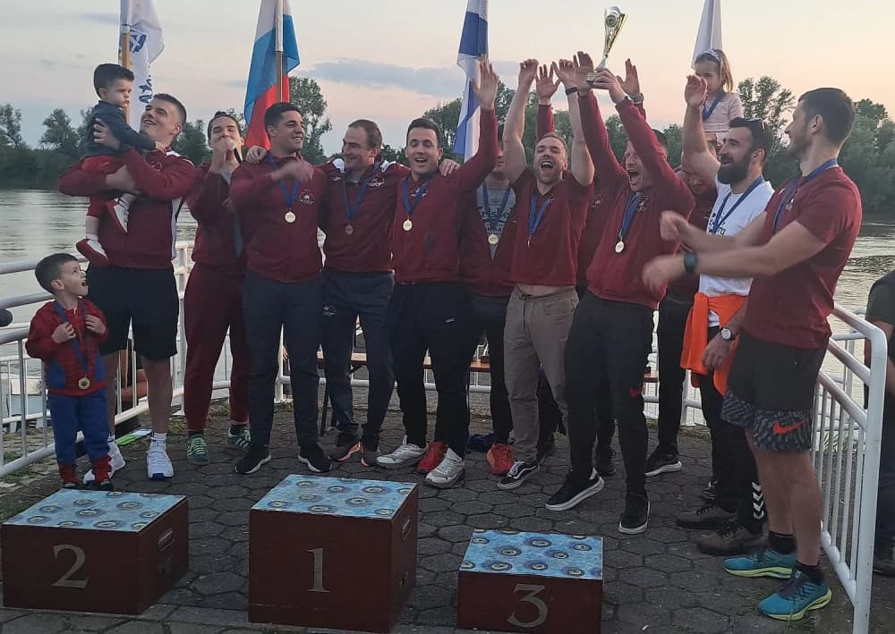 Spektakl na Savi u Slavonskom Brodu: Zagrepčani osvojili 1. brodski kup lađara; u utrci lađarica najbrže Brođanke