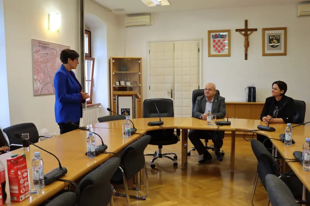 Učenici Osnovne škole ʼMilan Amrušʼ u posjeti Gradskoj Upravi