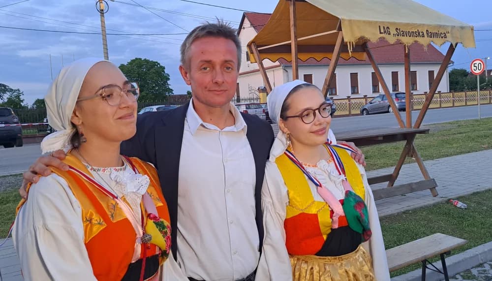 Gužva usred Sikirevca, ekipa iz Tribunja priredila feštu za pamćenje