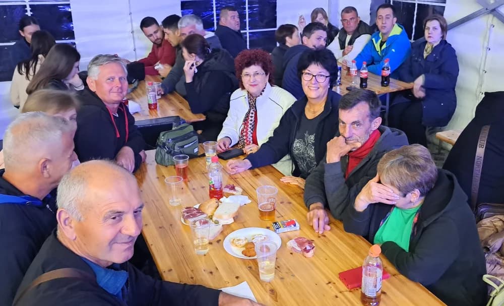 Gužva usred Sikirevca, ekipa iz Tribunja priredila feštu za pamćenje