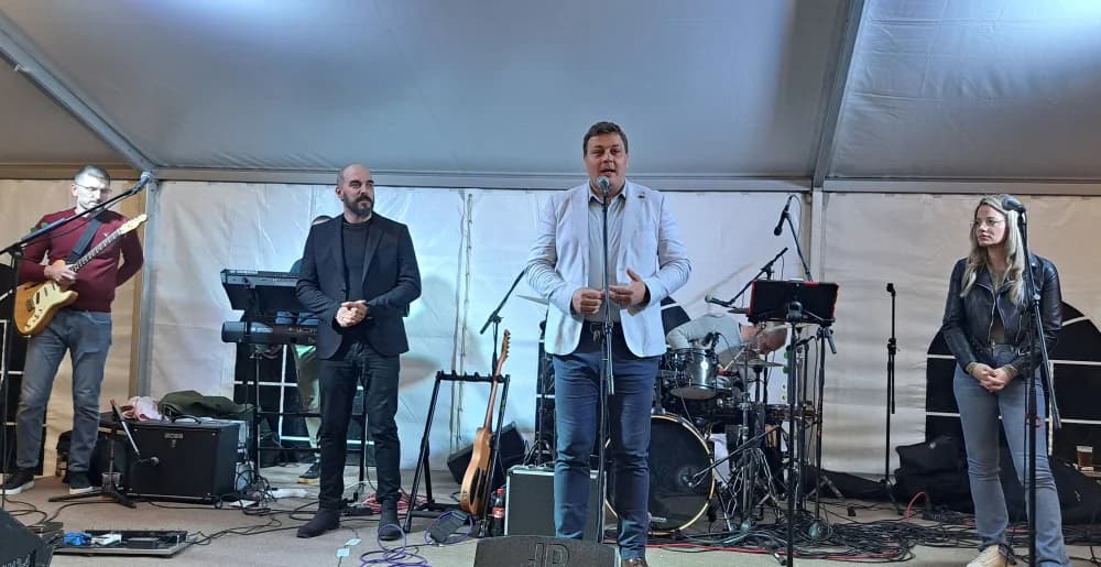 Gužva usred Sikirevca, ekipa iz Tribunja priredila feštu za pamćenje