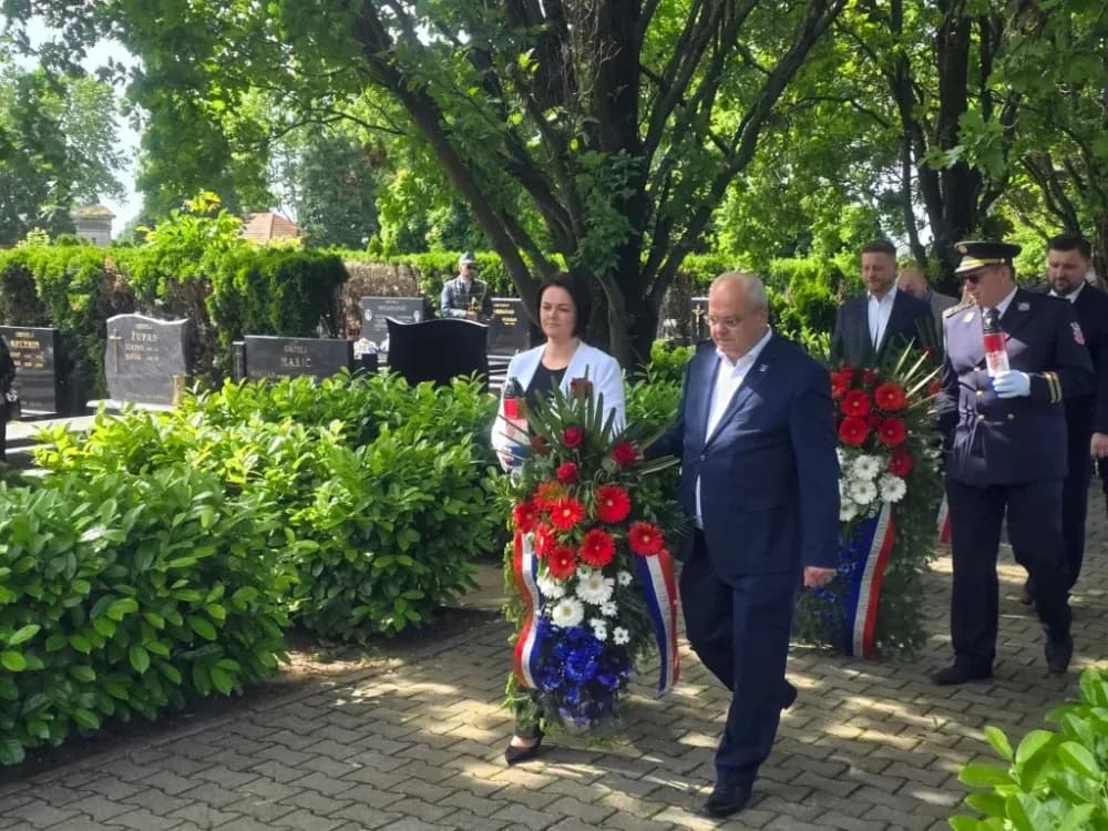 DAN DRŽAVNOSTI: Više delegaciha odale dužnu počast žrtvama Domovinskog rata