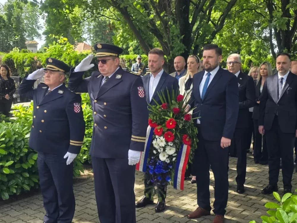 DAN DRŽAVNOSTI: Više delegaciha odale dužnu počast žrtvama Domovinskog rata