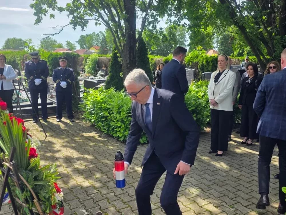 DAN DRŽAVNOSTI: Više delegaciha odale dužnu počast žrtvama Domovinskog rata