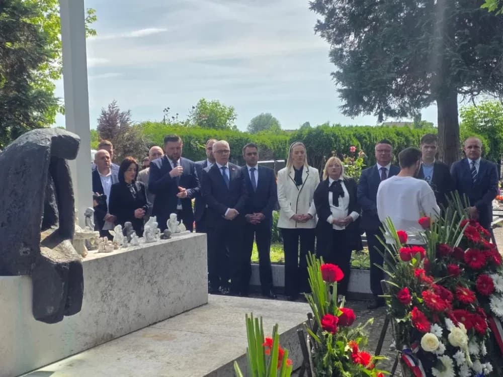 DAN DRŽAVNOSTI: Više delegaciha odale dužnu počast žrtvama Domovinskog rata