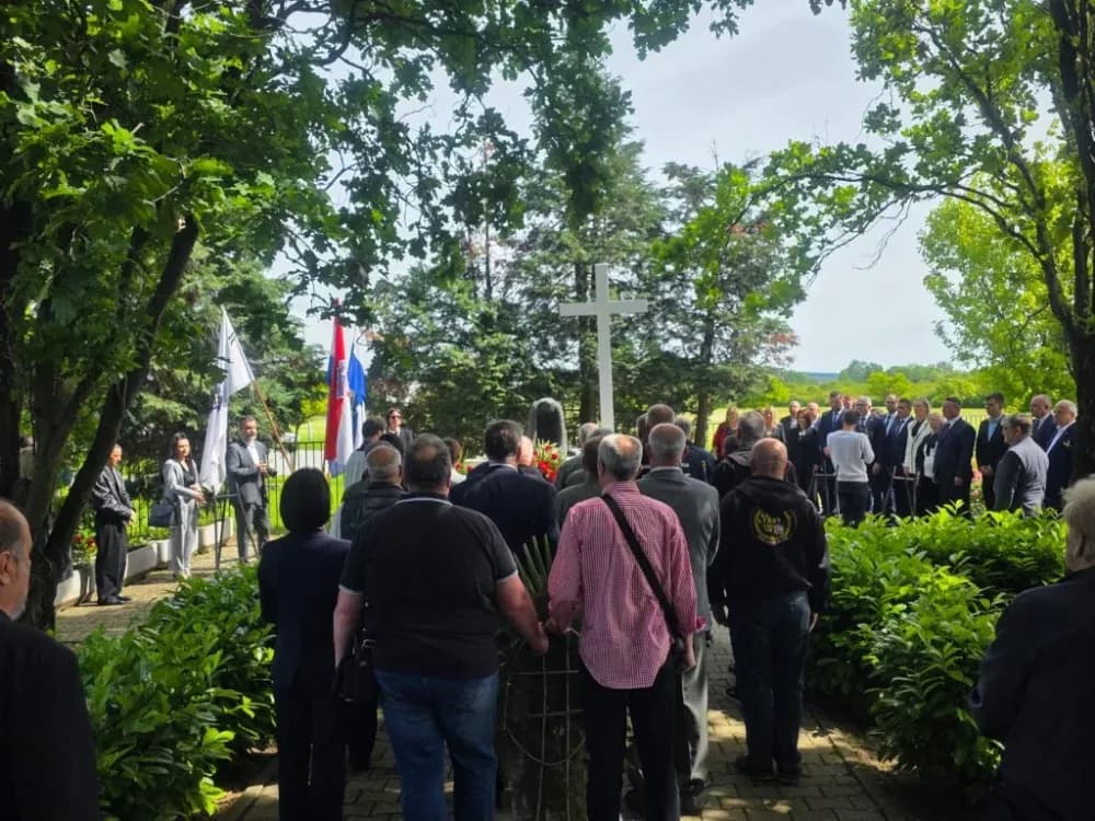 DAN DRŽAVNOSTI: Više delegaciha odale dužnu počast žrtvama Domovinskog rata